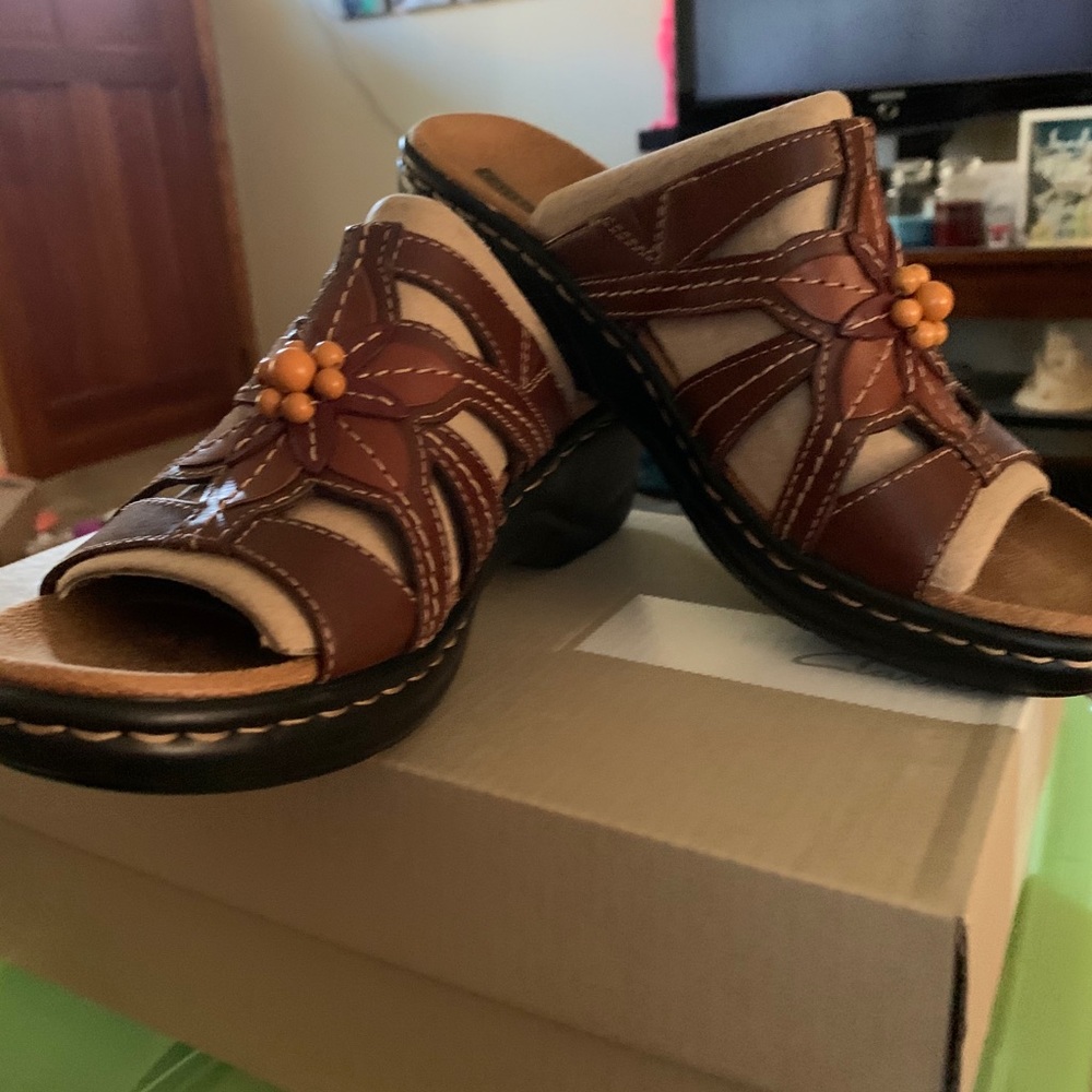 NIB Clark’s Sandals